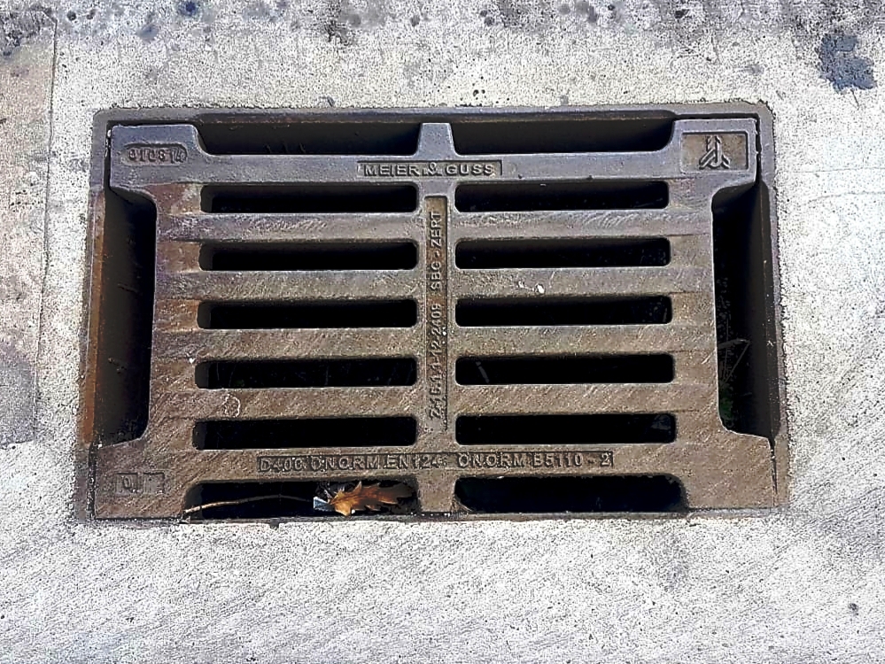 SEWER AND MANHOLE COVER ALCANTARILLA AUSTRIA