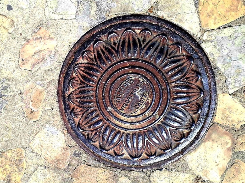 SEWER AND MANHOLE COVER ALCANTARILLA ESPAÑA CADIZ