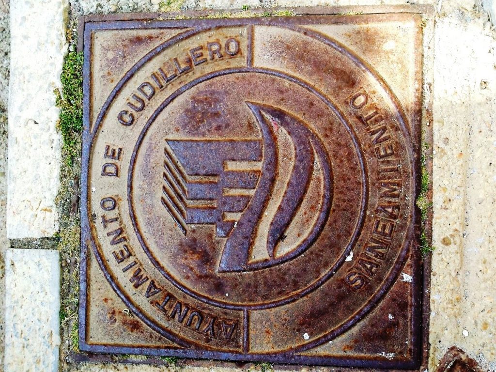 SEWER AND MANHOLE COVER ALCANTARILLA ESPAÑA ASTURIAS CUDILLERO