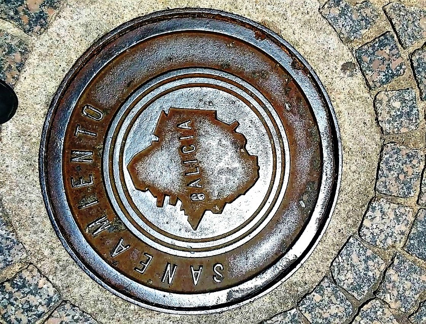 SEWER AND MANHOLE COVER ALCANTARILLA ESPAÑA GALICIA