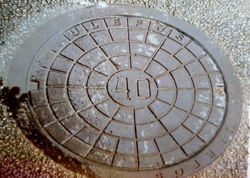 SEWER AND MANHOLE COVER ALCANTARILLA PORTUGAL SEWER AND MANHOLE COVER ALCANTARILLA SUECIA SVERIGE GÖTEBORG.