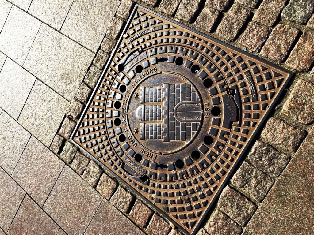SEWER AND MANHOLE COVER ALCANTARILLA ALEMANIA DEUTCHLAND HAMBURG