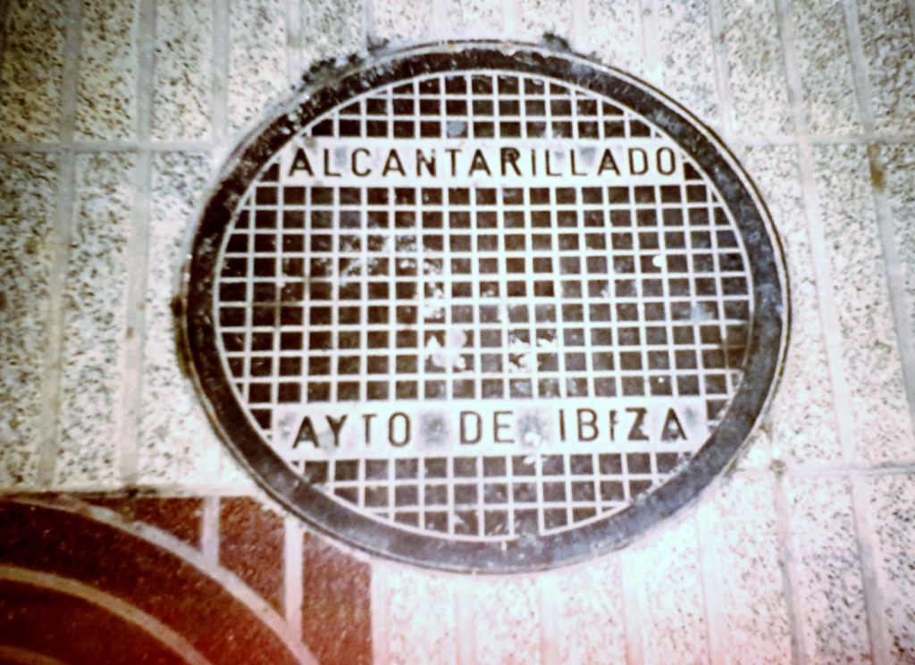 SEWER AND MANHOLE COVER ALCANTARILLA ESPAÑA IBIZA