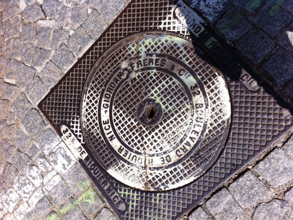 SEWER AND REGISTRATION COVER
ALCANTARILLA NIZA ITALIA
