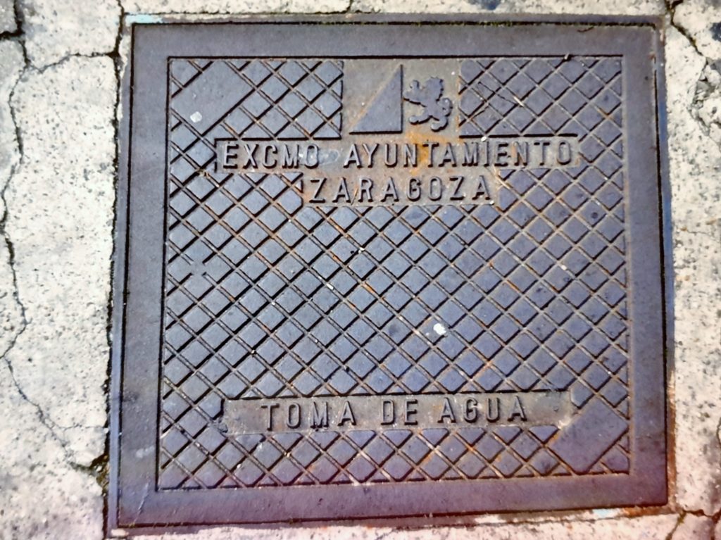 SEWER AND MANHOLE COVER ALCANTARILLA ESPAÑA ZARAGOZA