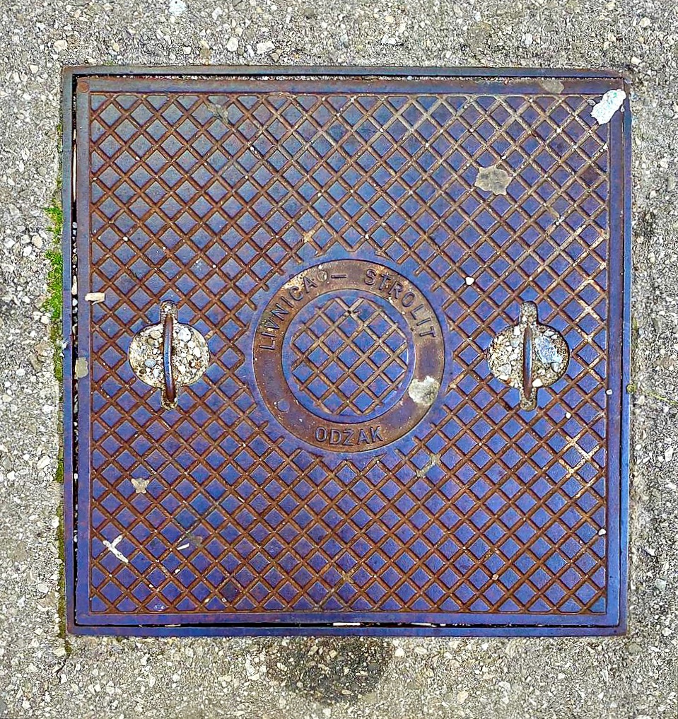 SEWER AND MANHOLE COVER ALCANTARILLA MONTENEGRO - CRNA GORA - CETIJNE