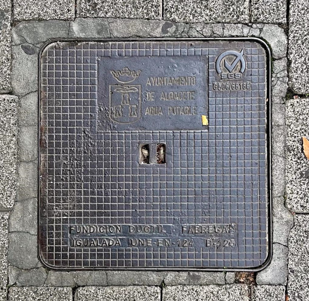 SEWER AND MANHOLE COVER ALCANTARILLA, ESPAÑA, ALBACETE