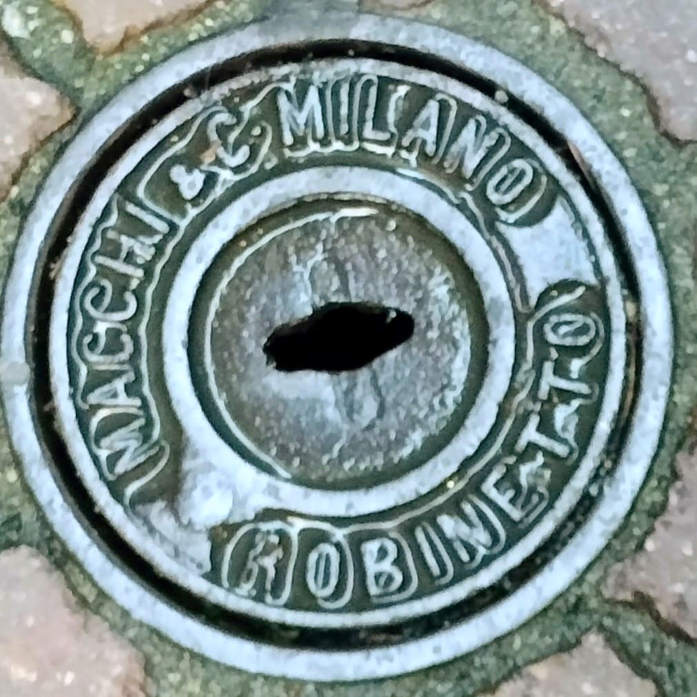 SEWER AND MANHOLE COVER ALCANTARILLA, ITALIA
